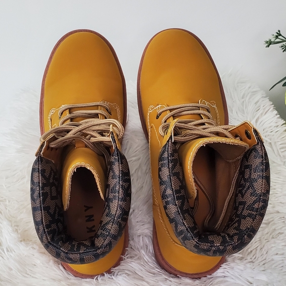 DKNY Men's Ankle Tan Boots Lace Up Style With Logo Size 8.5 - Picture 5 of 14